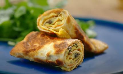 Nadiya's five-minute crispy egg rolls